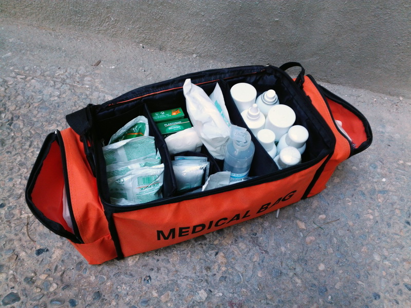 botiquin bolsa+contenido emergencia medico futbol loneta 23x50x23 (25eu.) 1u